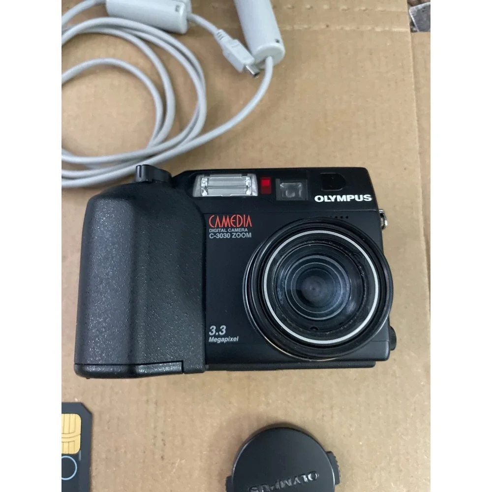 Olympus Camedia C-3030 Zoom Digital Camera Black Excellent Bundle 64MB Remote
